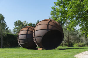 Anish Kapoor - Intersection © Jerome Cavaliere Courtesy Venet Foundation