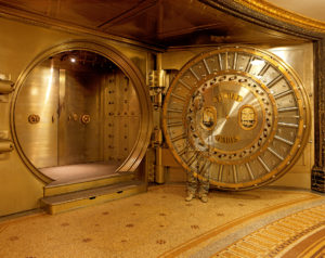 Liu Bolin Hiding in the city – Paris 03 © Liu Bolin - Courtesy Collection Société Générale