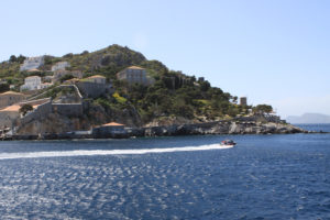 Vue-de-lile-dHydra-au-large-dAthenes