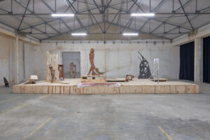 Histoires de famille - Jessy Razafimandimby - Le corps des Volants à six étages © Hakanto Contemporary